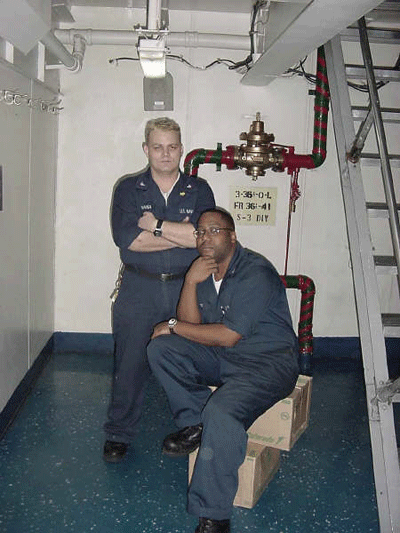kennyonship.gif